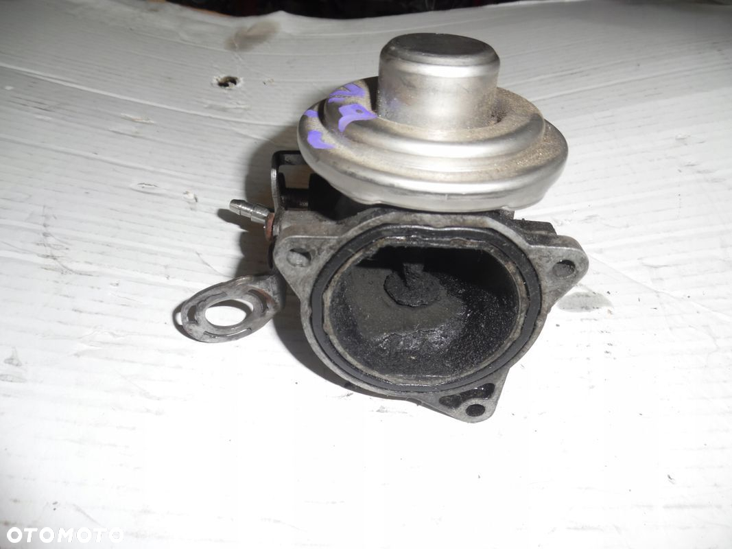 VW T5 1.9TDI 03- PRZEPUSTNICA ZAWÓR EGR ORYGINAŁ - 2
