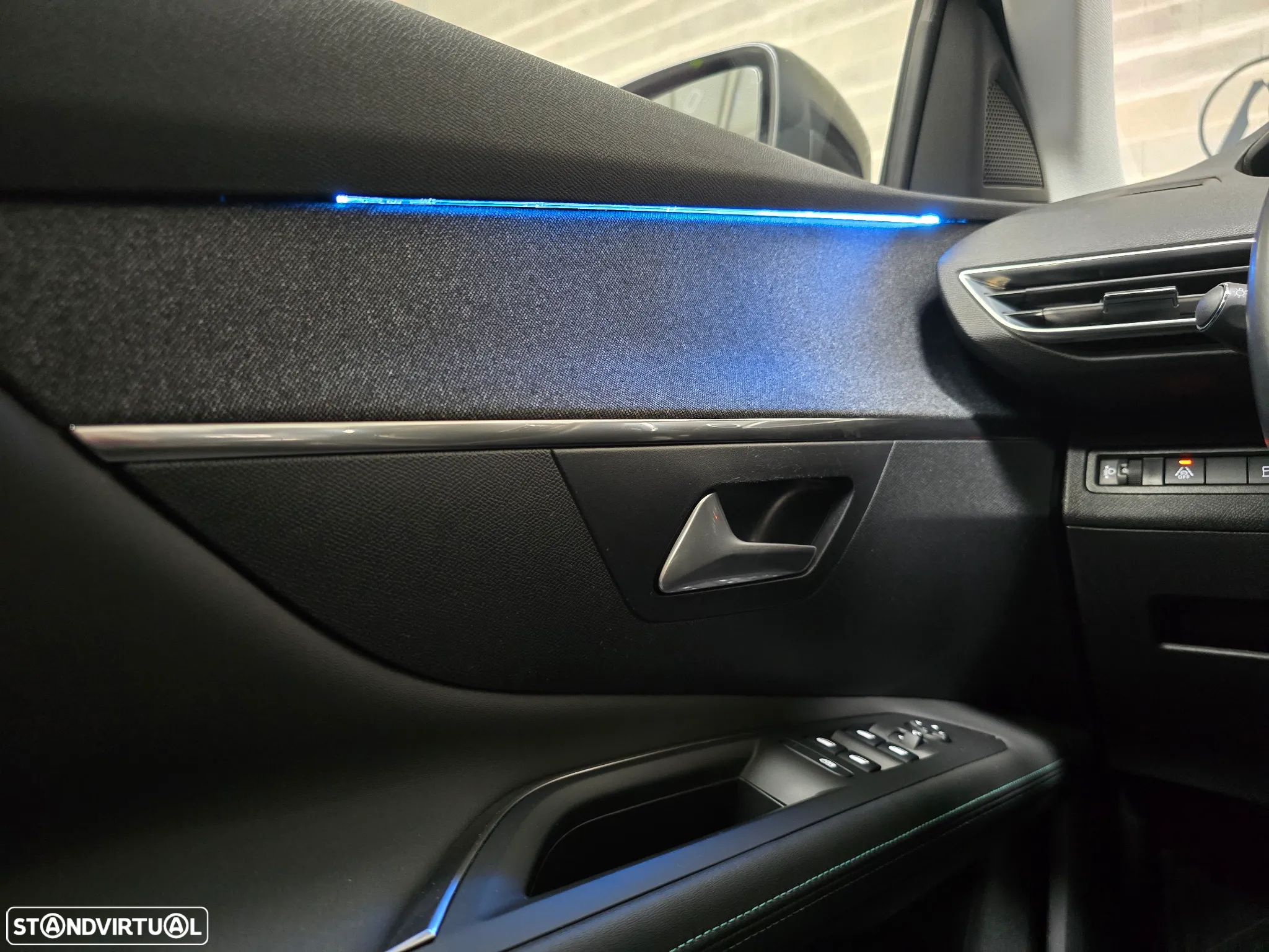 Peugeot 3008 1.6 Hybrid Allure Pack e-EAT8 - 36