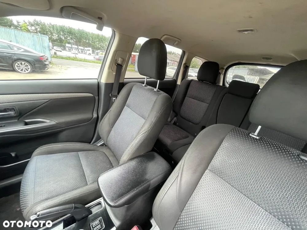 Mitsubishi Outlander 2.4 4WD CVT Instyle - 12