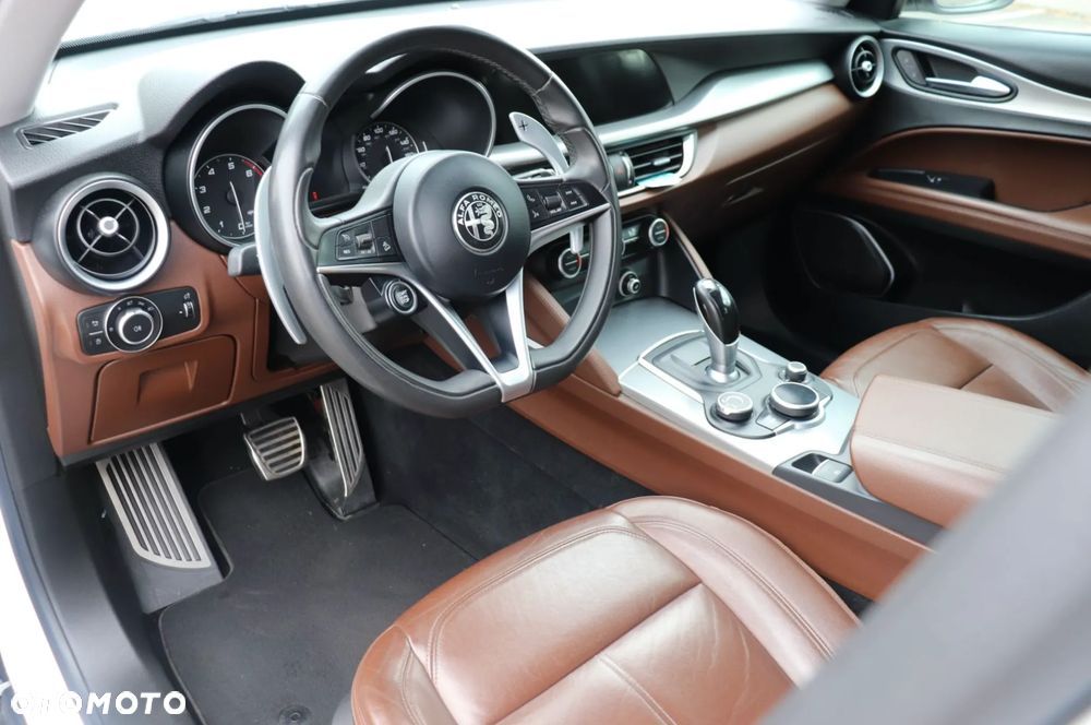 Alfa Romeo Stelvio 2.0 Turbo Veloce TI Q4 - 14