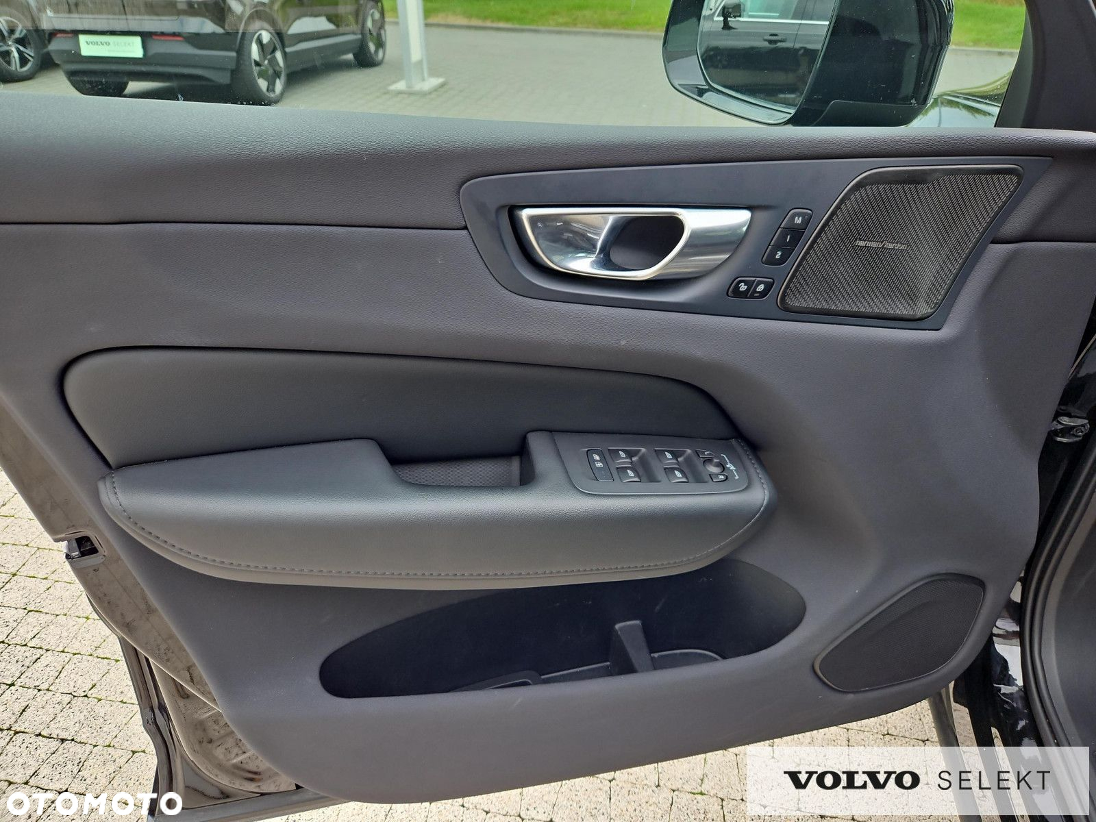 Volvo XC 60 T6 AWD Plug-in Hybrid Plus Dark - 19
