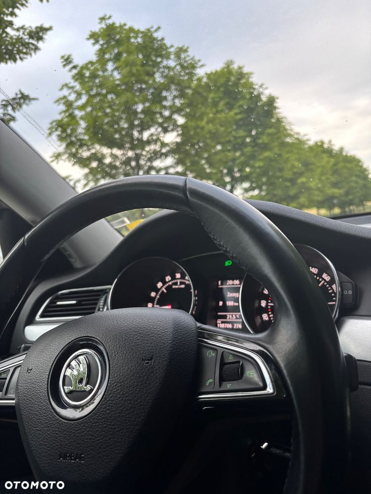 Skoda Superb 2.0 TDI Business DSG - 32