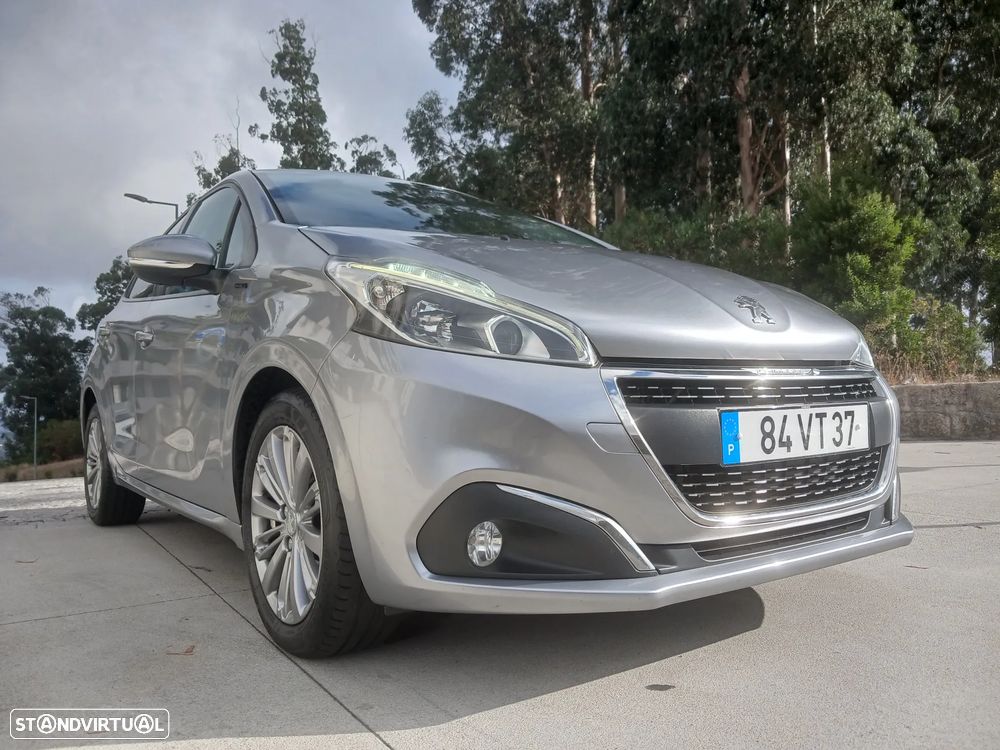 Peugeot 208 1.5 BlueHDi Signature - 1