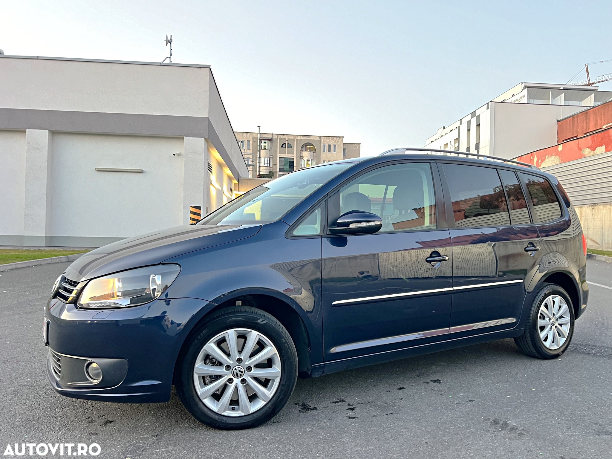 Volkswagen Touran 2.0 TDI DPF BlueMotion Technology DSG Highline - 15
