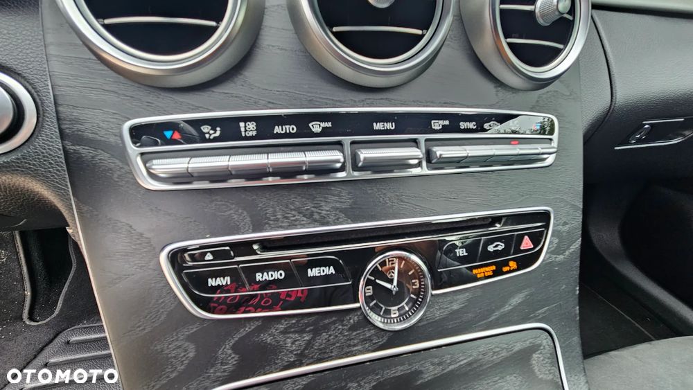 Mercedes-Benz Klasa C 200 9G-TRONIC AMG Line - 37