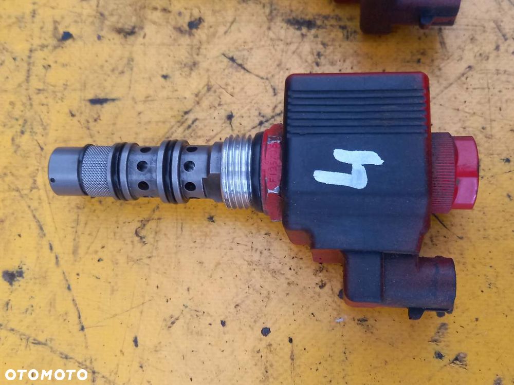 Blok zaworowy Powershift rozdzielacz cewka McCormick XTX200 - 10