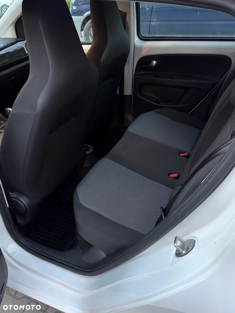 Volkswagen up! 1.0 move - 12