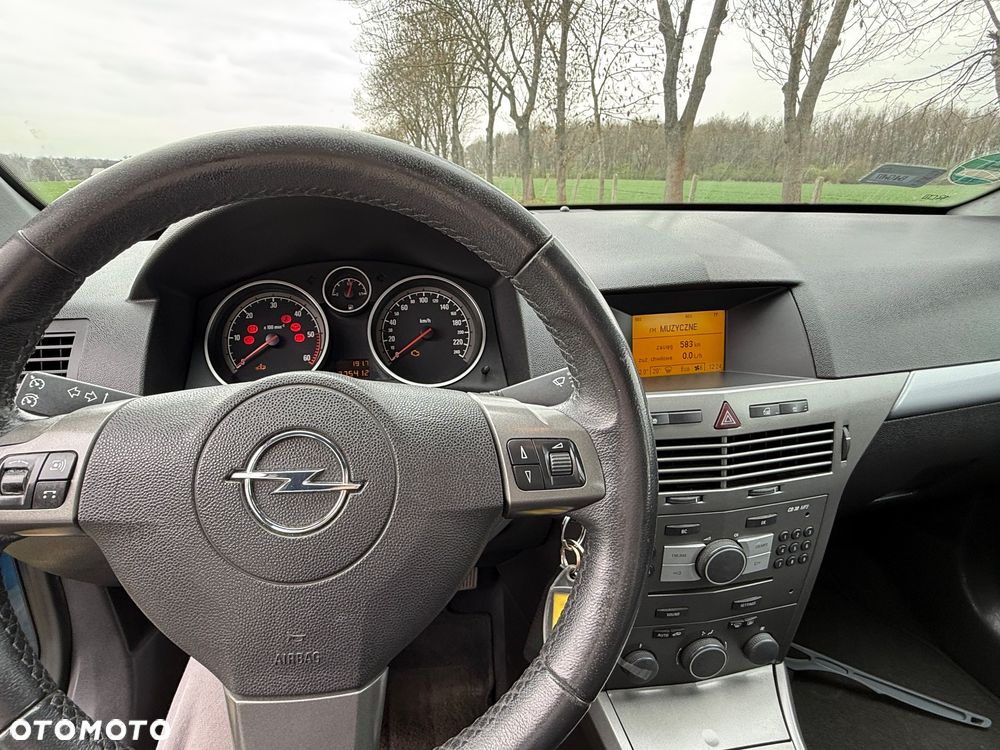 Opel Astra 1.9 CDTI Cosmo - 11