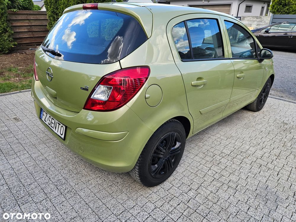 Opel Corsa 1.2 16V Edition - 4