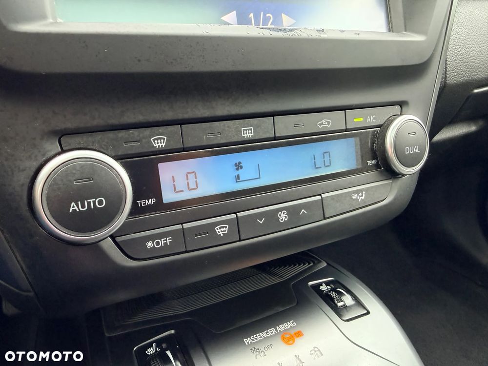 Toyota Avensis 1.8 Premium - 40