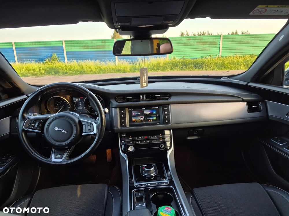 Jaguar XF 20d AWD R-Sport - 17