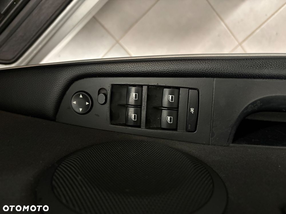 BMW Seria 3 320i - 10