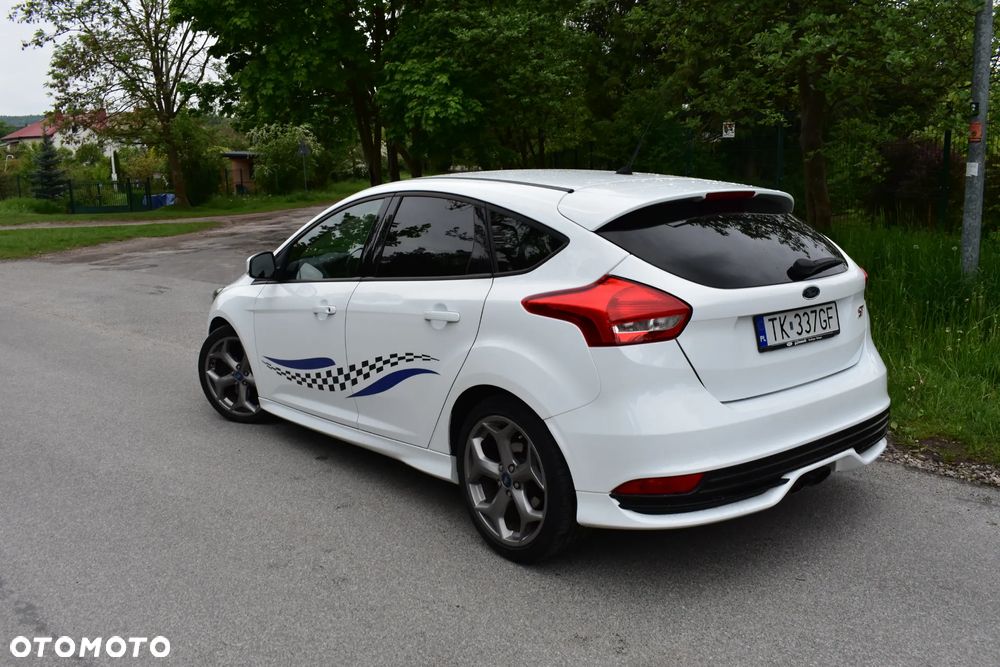 Ford Focus 2.0 EcoBoost ST mit Leder-Sport-Paket - 4