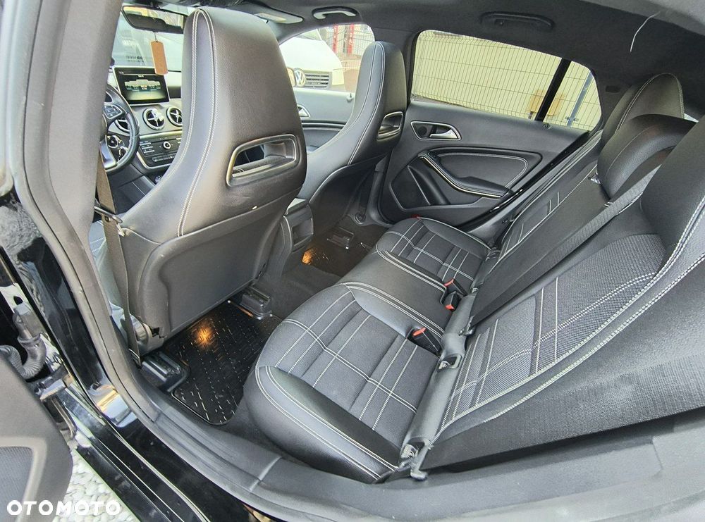 Mercedes-Benz CLA 180 Peak Edition - 16