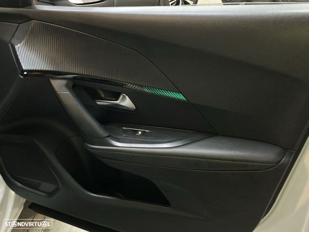 Peugeot 2008 1.2 PureTech Allure - 21