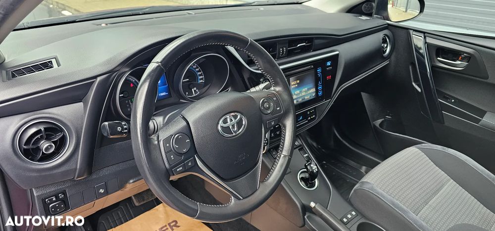 Toyota Auris - 11