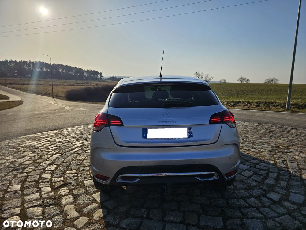 Citroën DS4 e-HDi 110 SoChic - 11