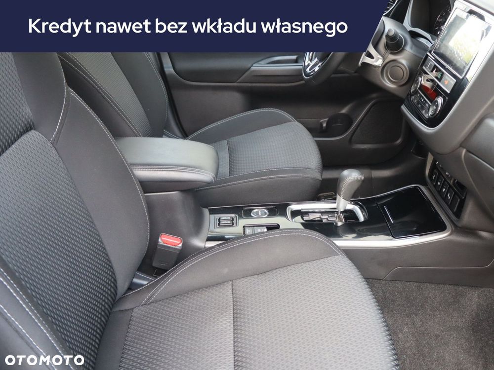 Mitsubishi Outlander - 11