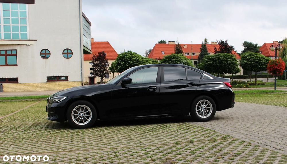 BMW Seria 3 318d Sport Line - 4