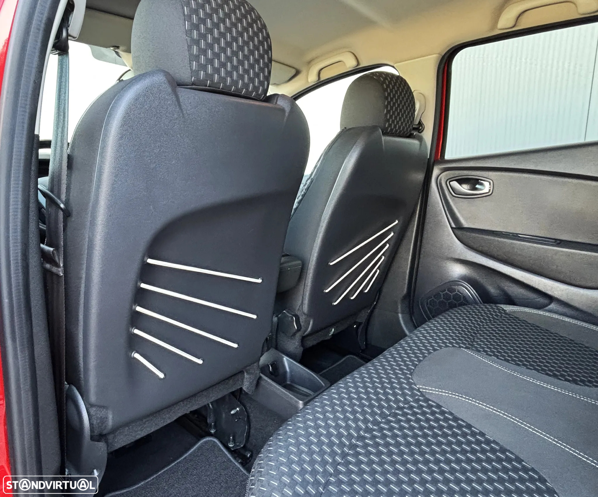 Renault Captur 1.5 dCi Exclusive EDC - 17