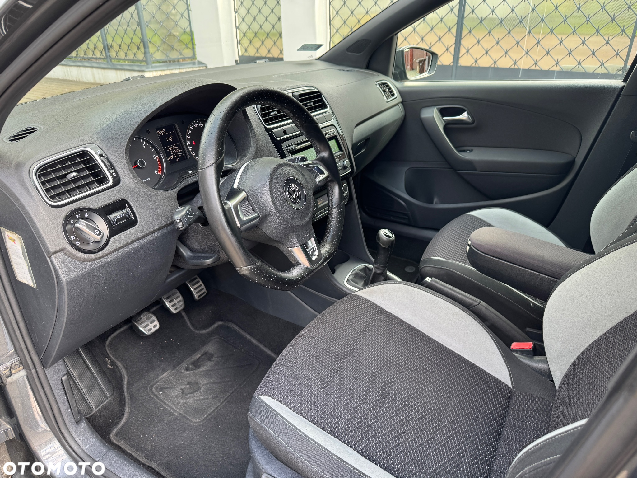 Volkswagen Polo 1.6 TDI DPF Comfortline - 14