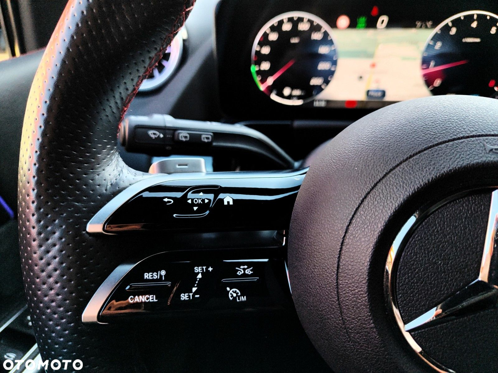 Mercedes-Benz Klasa B 220 4-Matic AMG Line 7G-DCT - 18