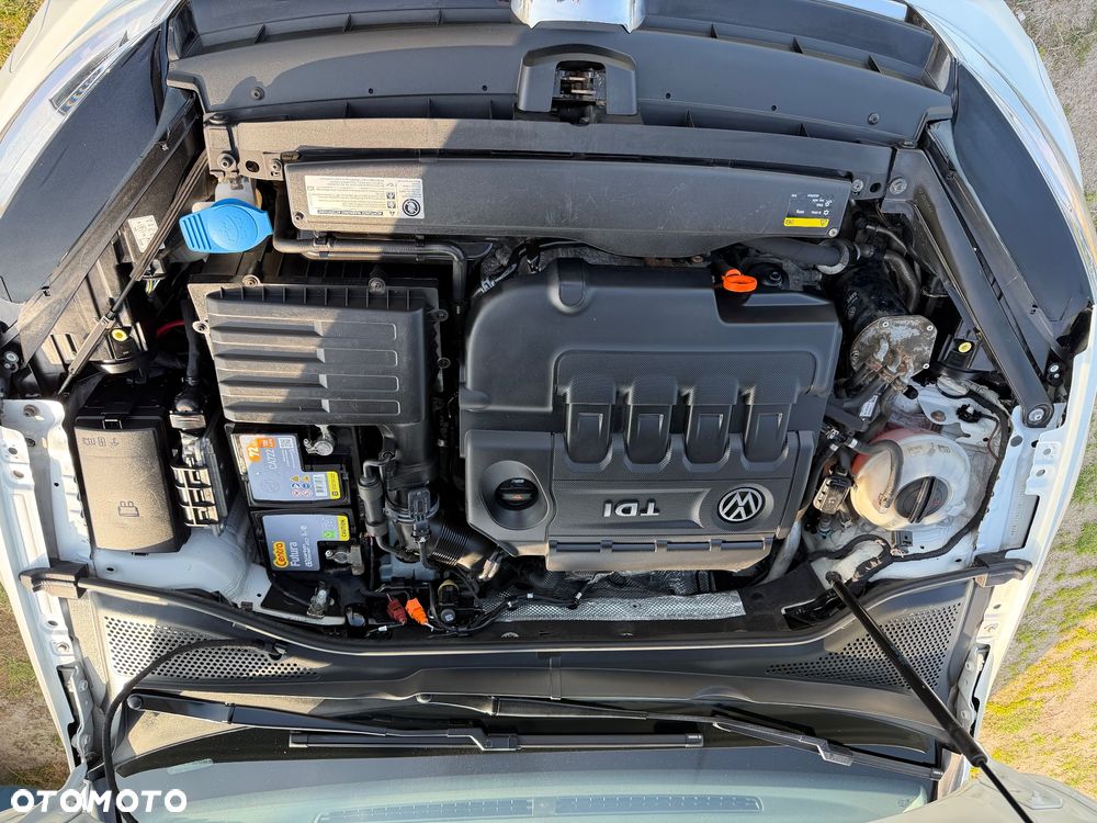 Volkswagen Golf 1.6 TDI DPF Highline - 21