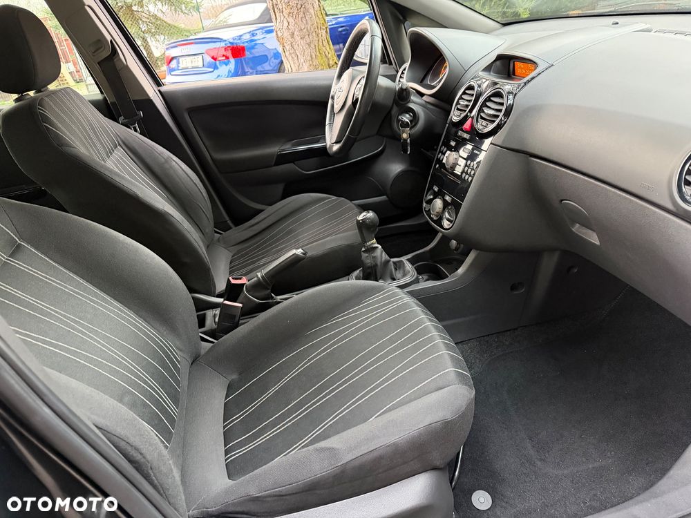 Opel Corsa 1.2 16V Cosmo - 12