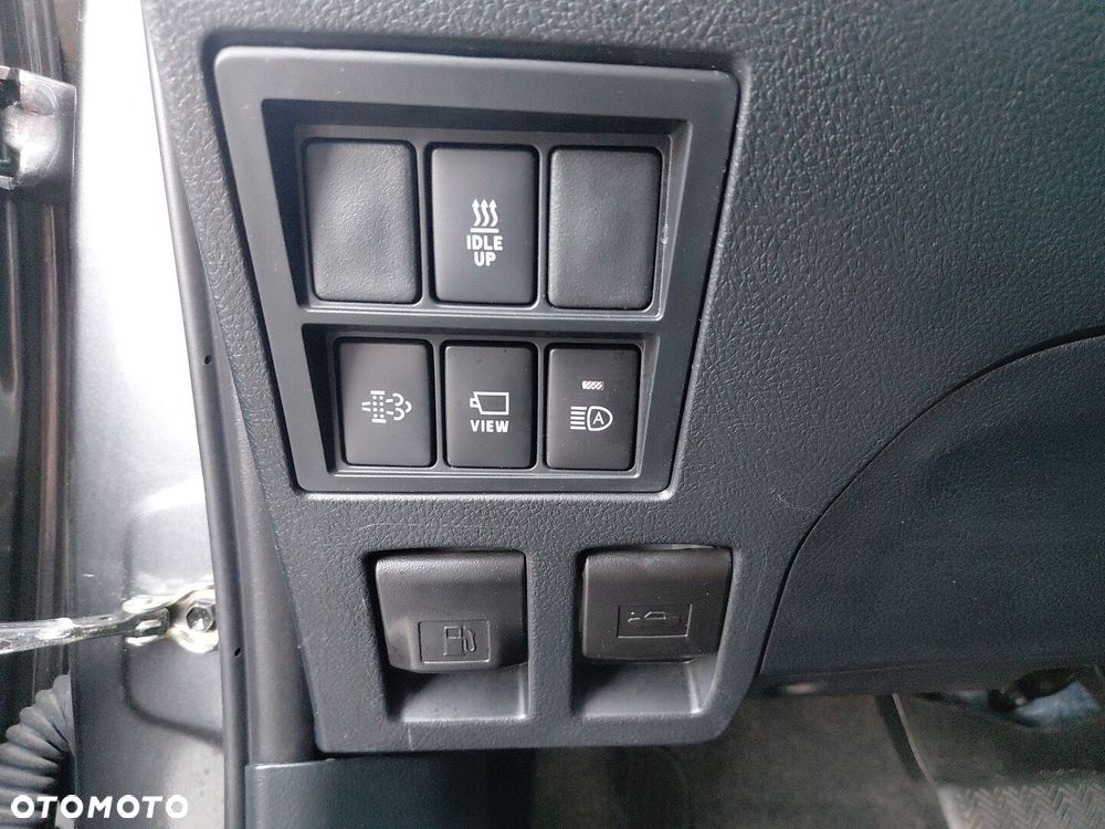 Toyota Hilux 2.8 D-4D mHEV Double Cab Invincible 4x4 - 21