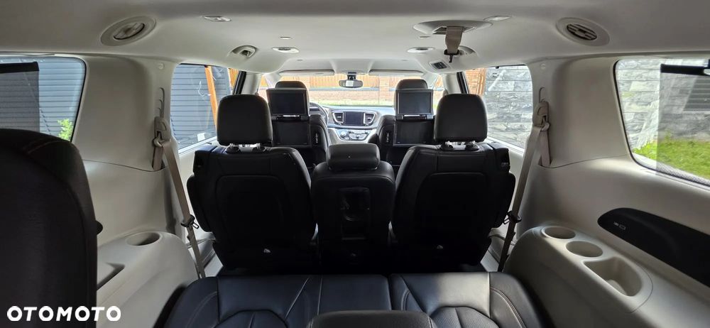 Chrysler Pacifica - 20