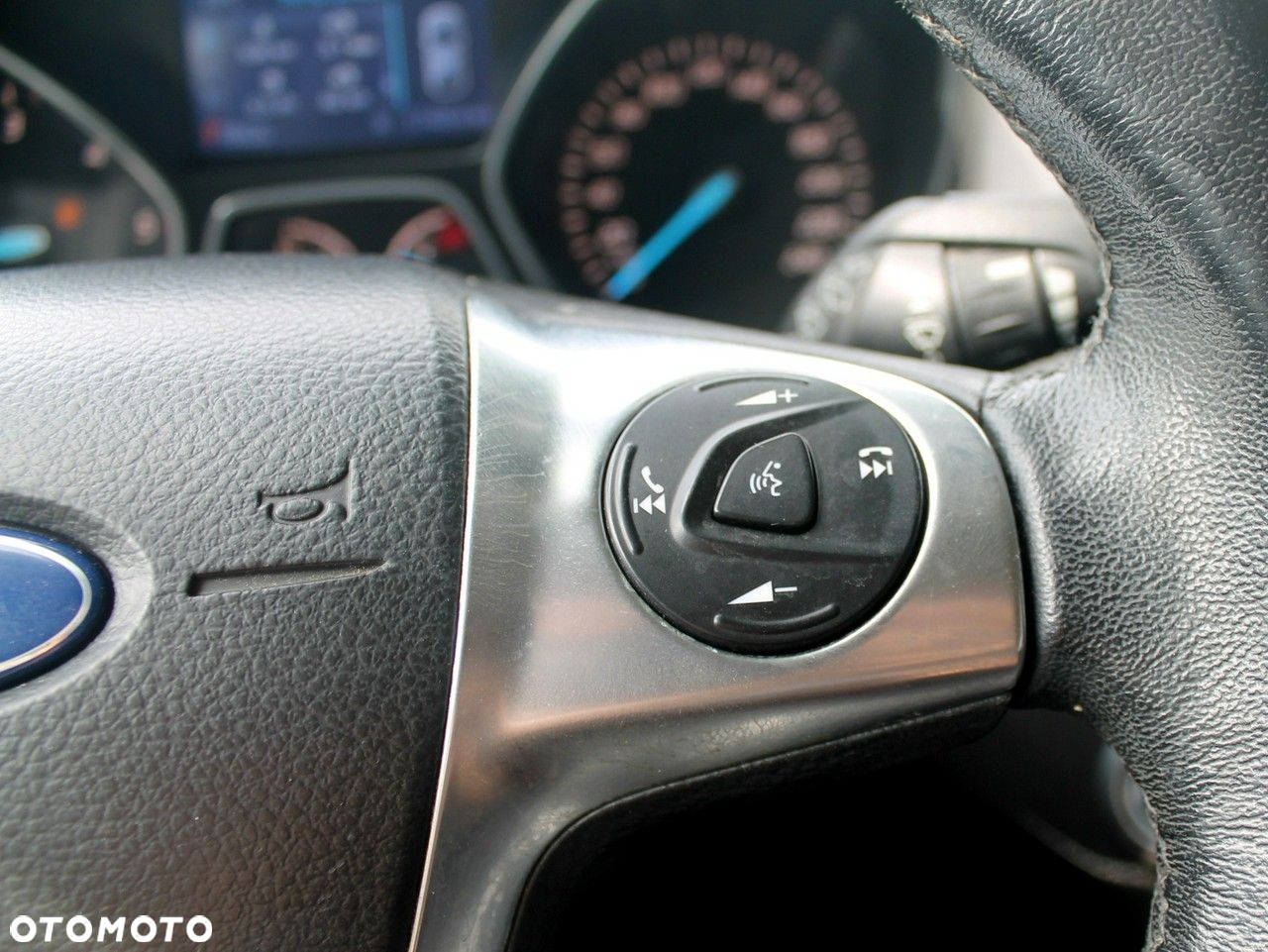Ford Kuga - 24