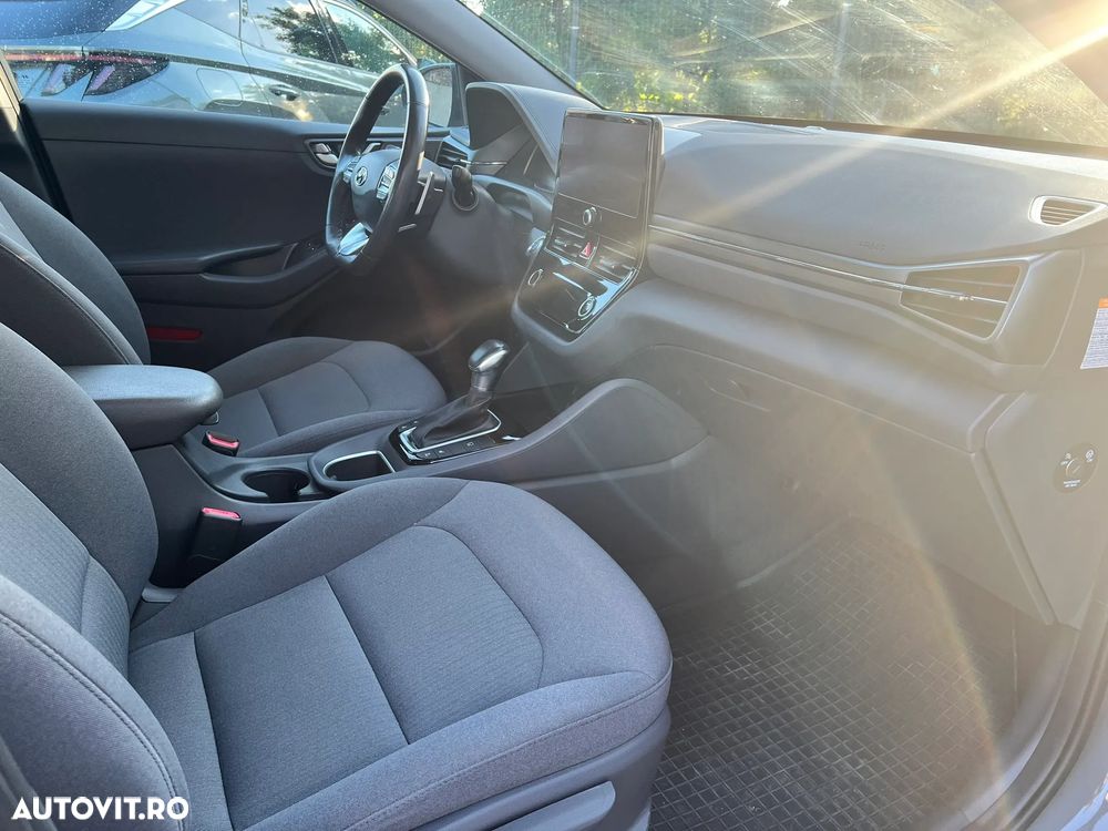 Hyundai IONIQ - 7