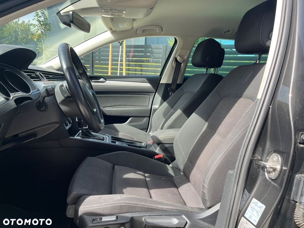 Volkswagen Passat 2.0 TDI Elegance DSG - 20