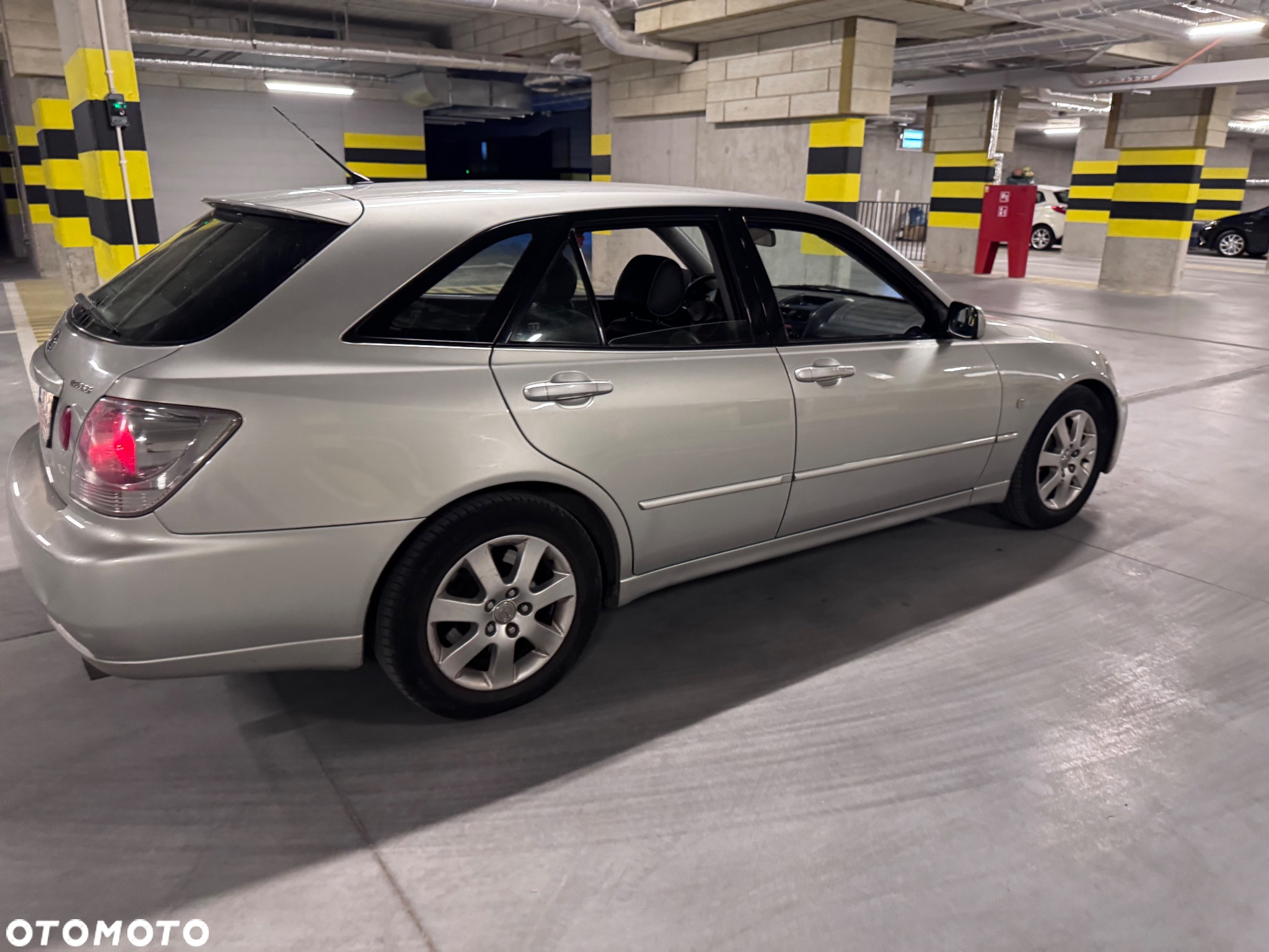 Lexus IS 200 SportCross - 38