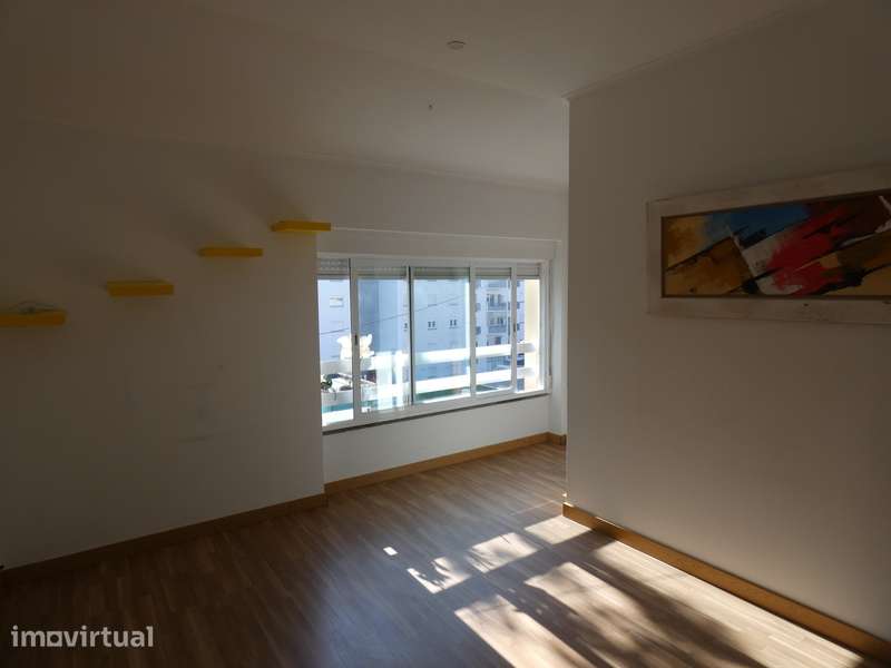 Apartamento T1+1 no Centro da Cidade de Torres Vedras - Grande imagem: 2/23