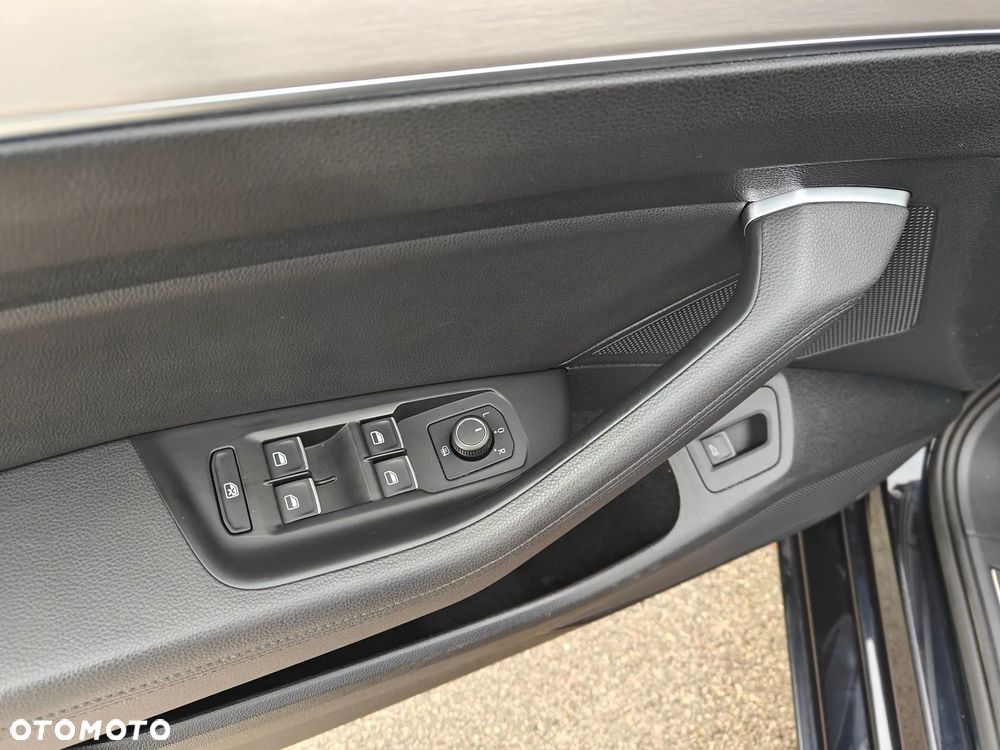 Volkswagen Passat - 25