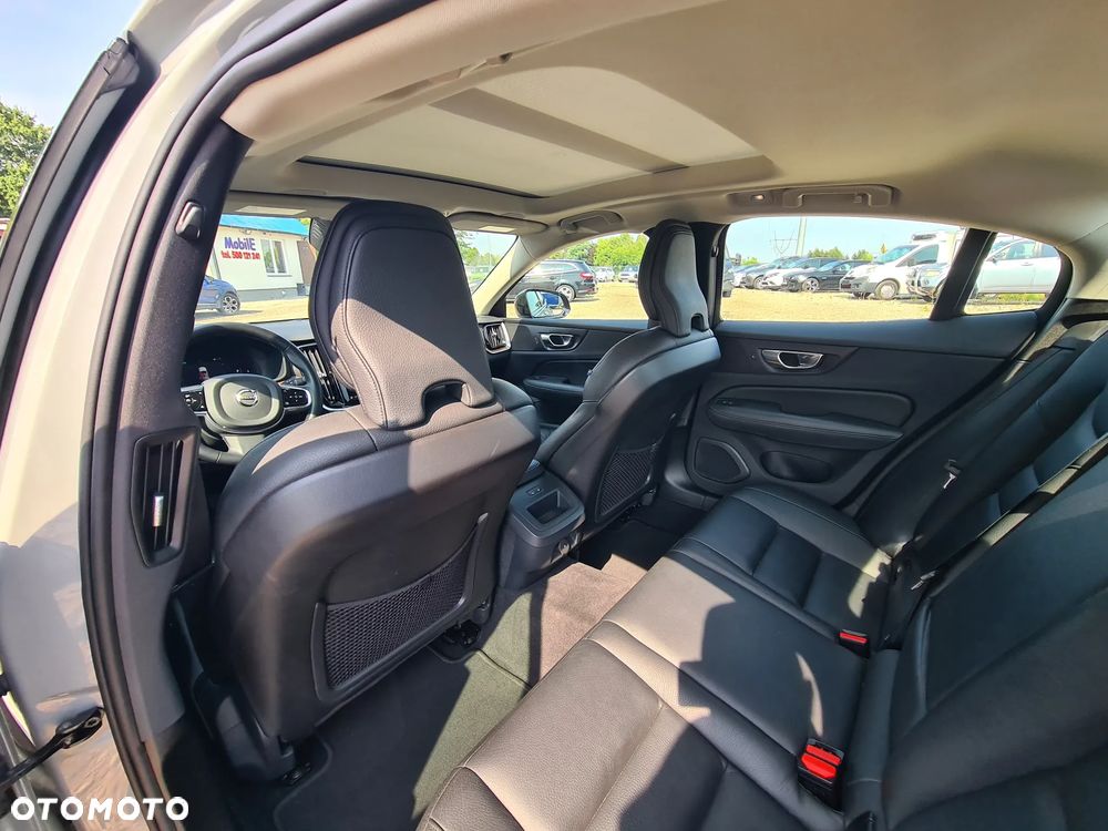 Volvo S60 B5 B AWD Plus Dark - 27
