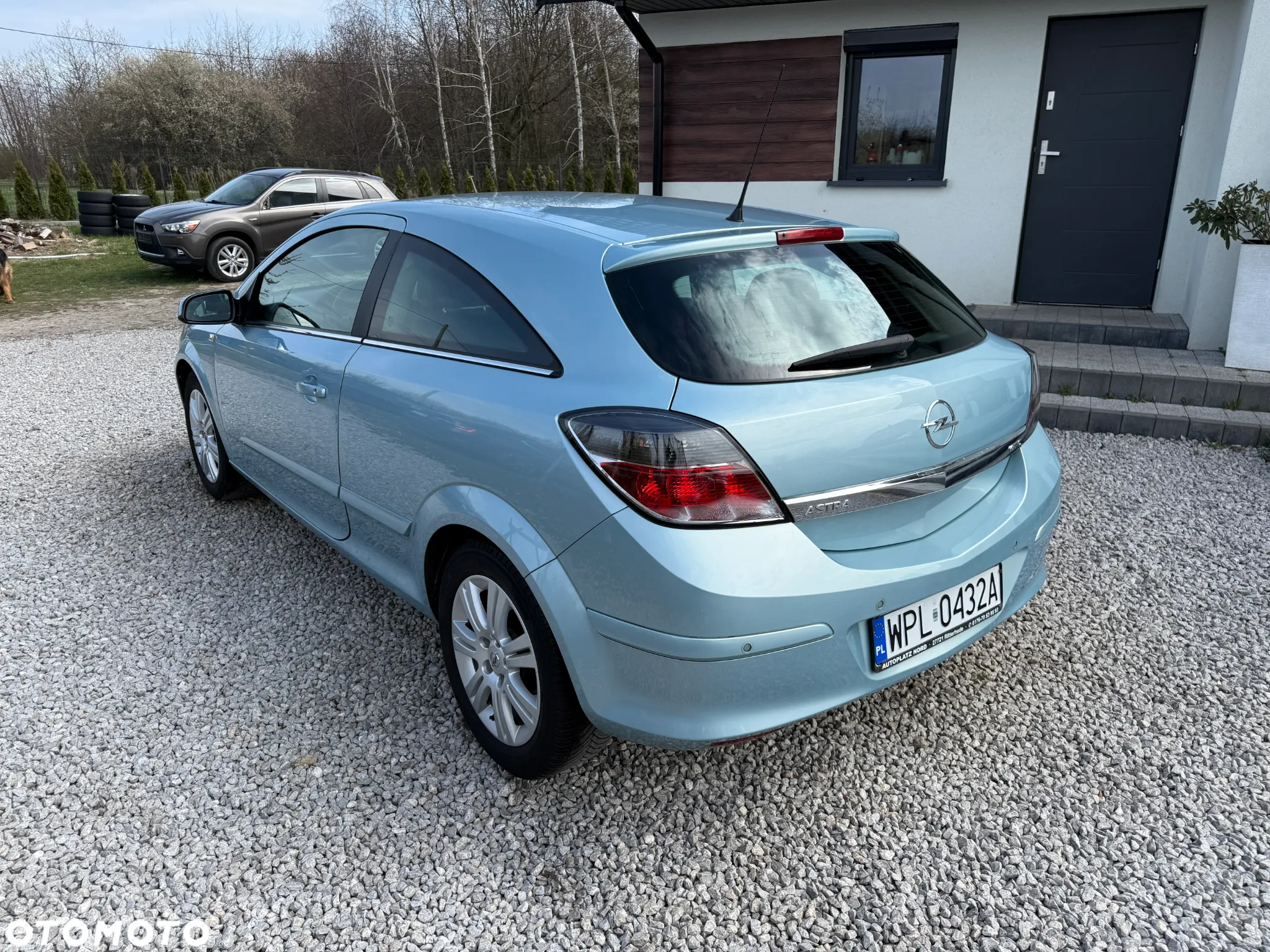 Opel Astra III GTC 1.6 Cosmo - 12