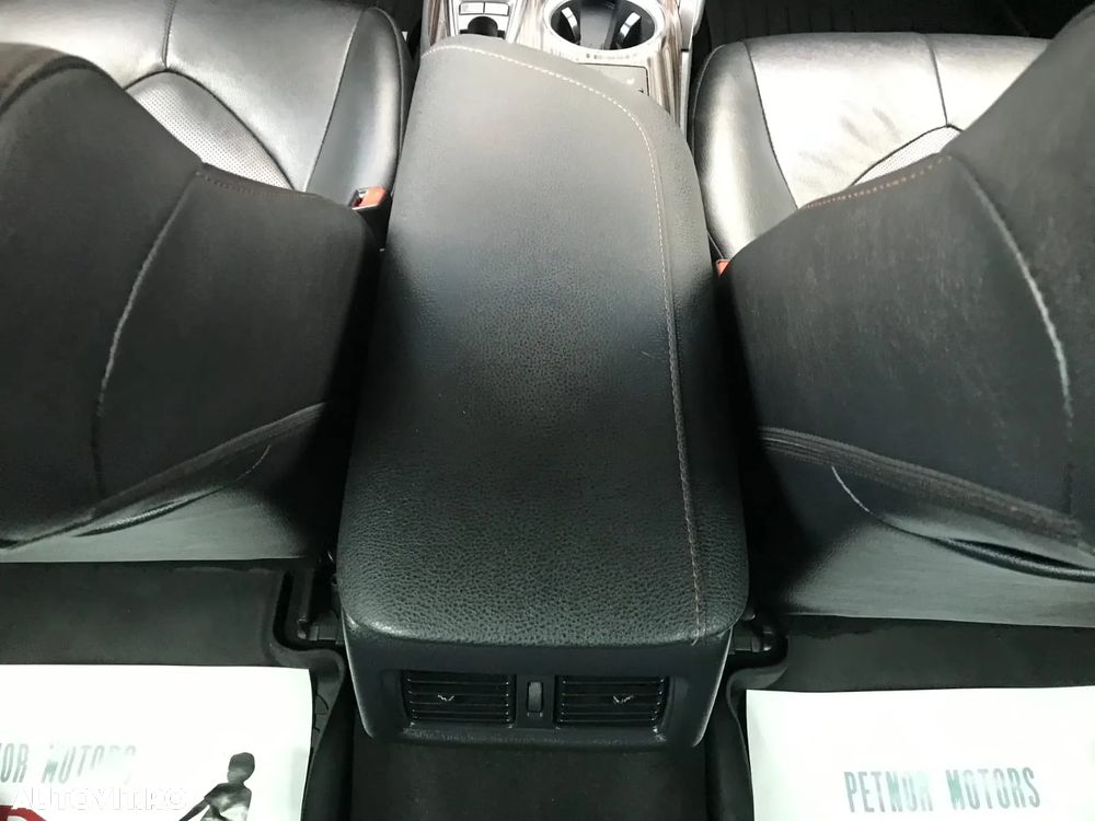 Toyota Camry 2.5 Hybrid Dynamic - 35