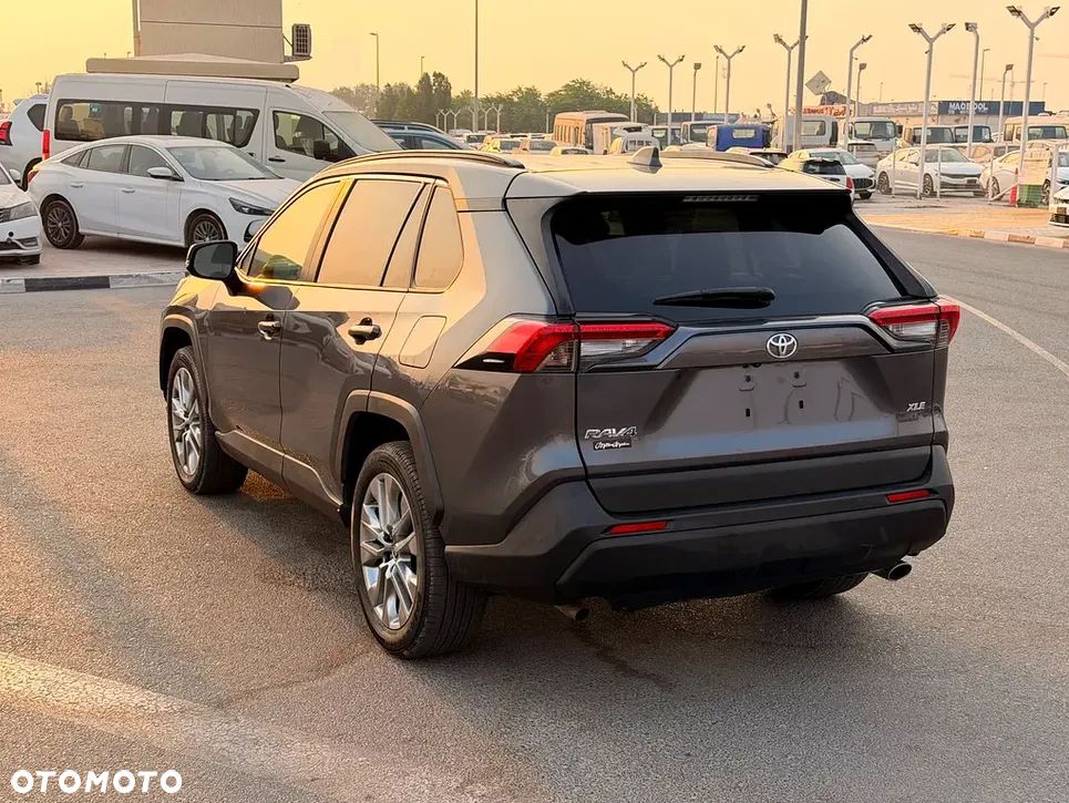 Toyota RAV4 - 3