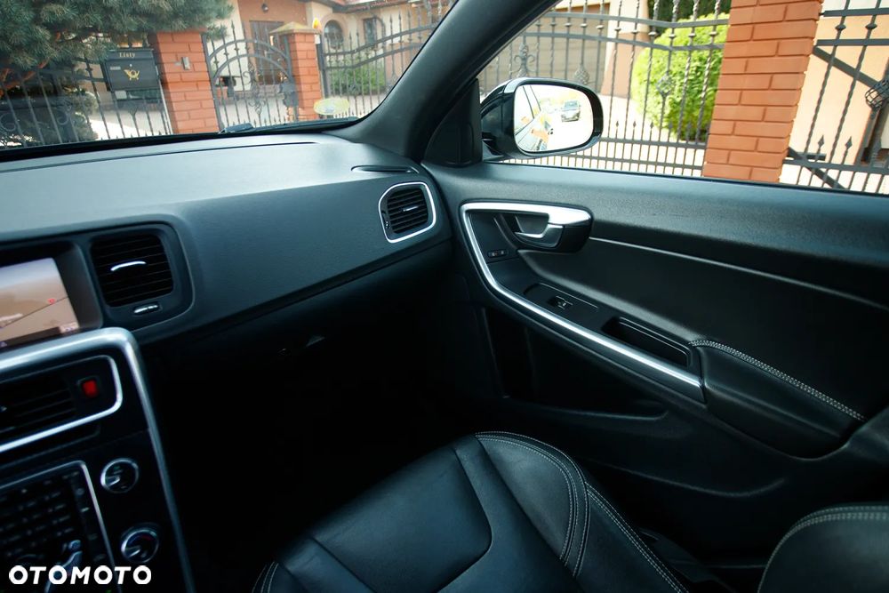 Volvo V60 D3 Summum - 24