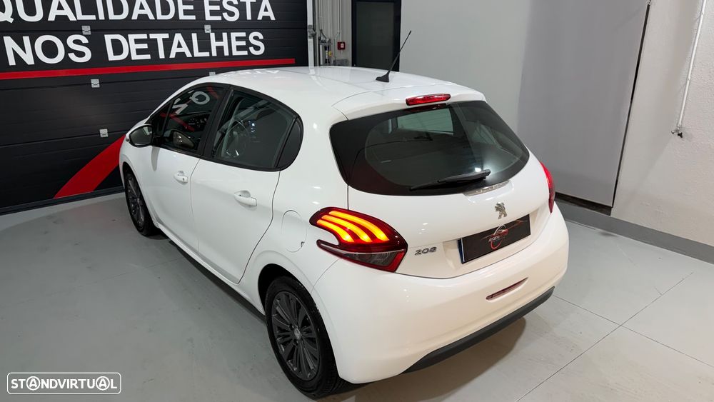 Peugeot 208 1.2 PureTech Signature - 11