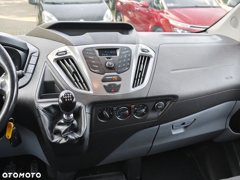 Ford Tourneo Custom - 23