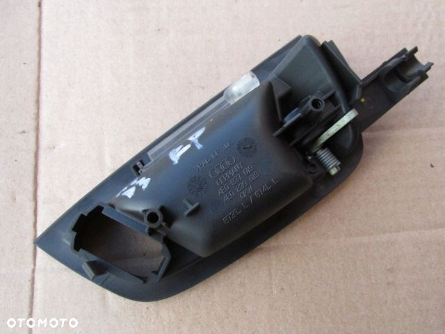 Audi A8 D3 lift Klamka wewnętrzna lewy przód 4E0837019 - 4