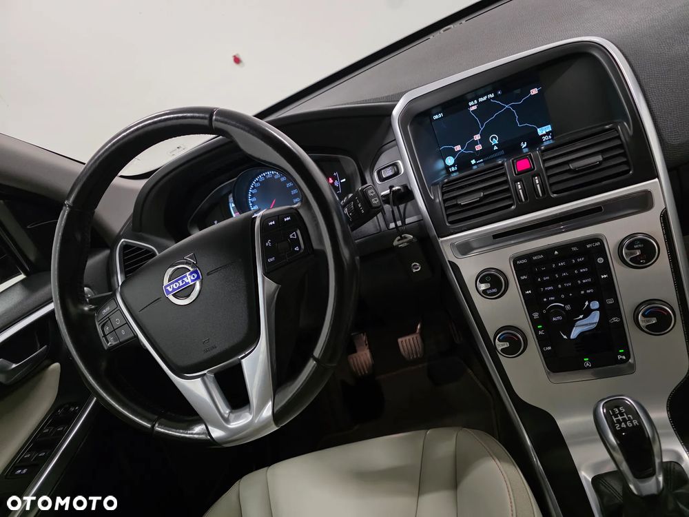 Volvo XC 60 D3 Drive-E Ocean Race - 8
