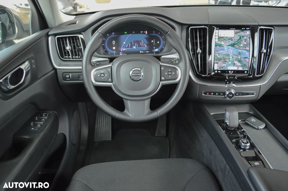 Volvo XC 60 B4 MHEV AT AWD Plus Dark - 18