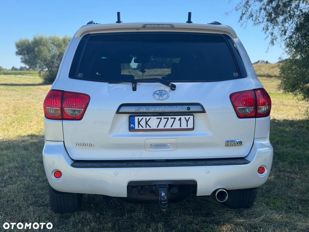 Toyota Sequoia - 8