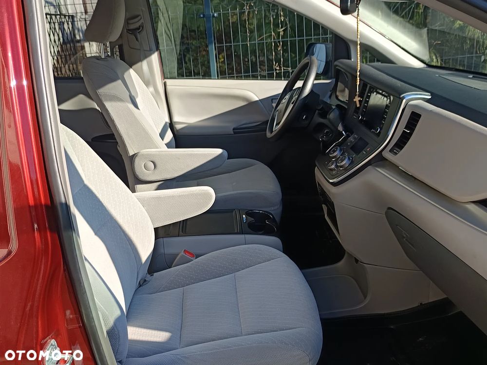 Toyota Sienna 3.5 V6 LE AWD - 12