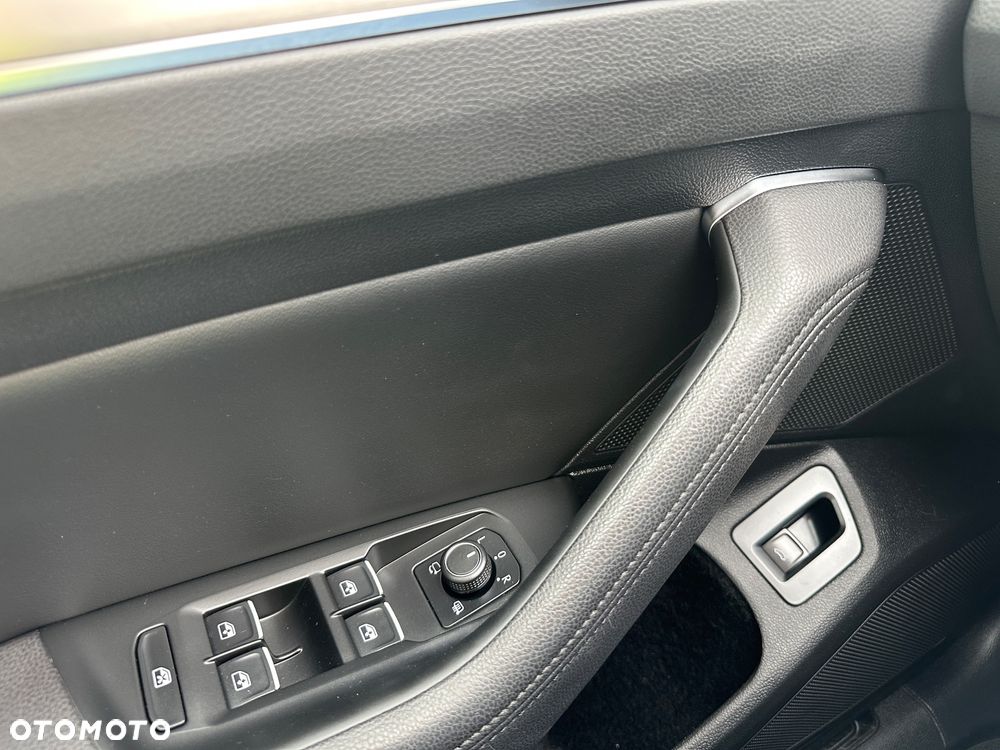 Volkswagen Passat 2.0 TDI SCR DSG Comfortline - 9