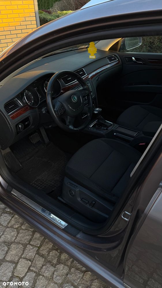 Skoda Superb 2.0 TSI Comfort DSG - 8